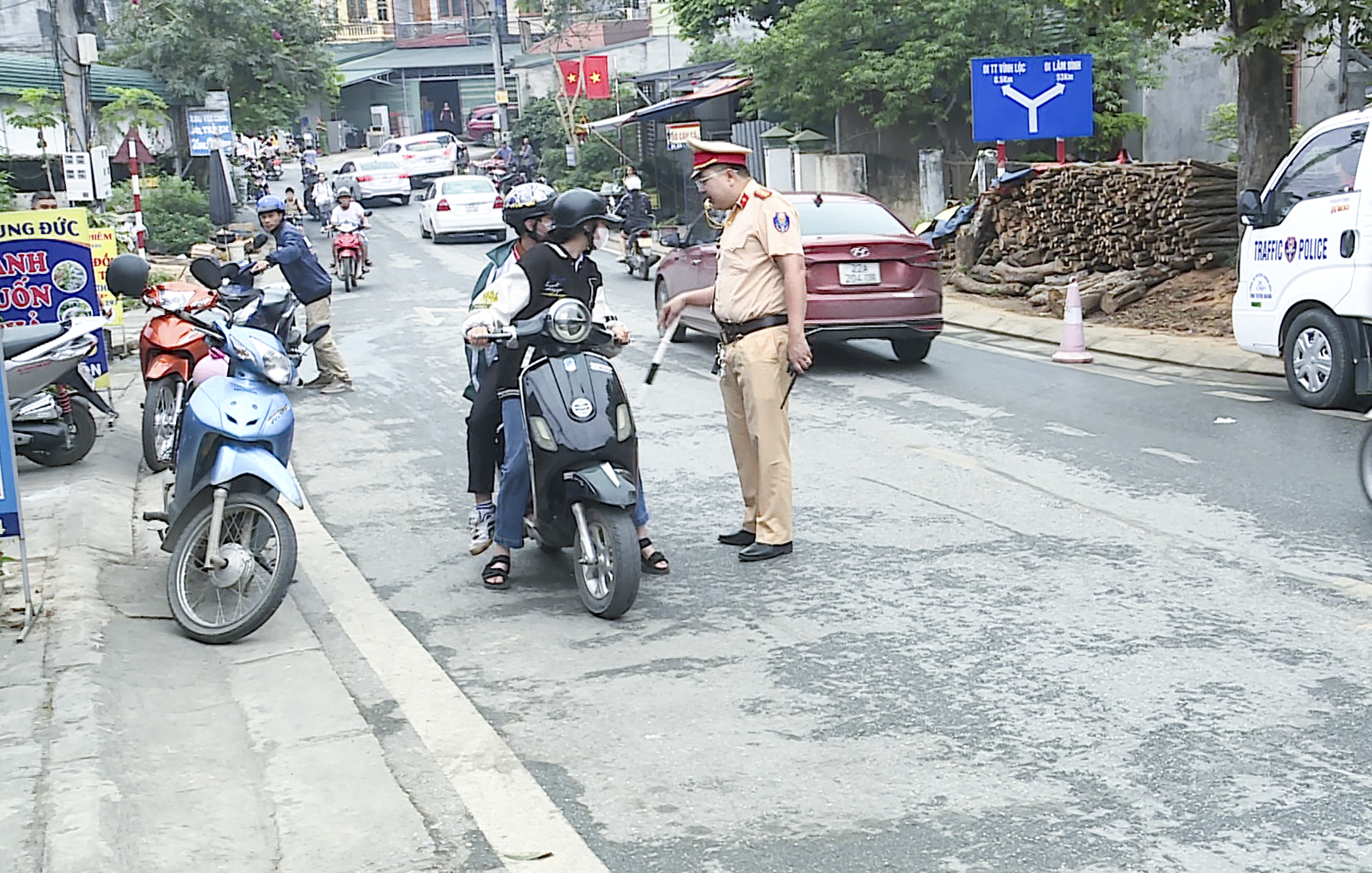 Công an huyện Chiêm Hóa đẩy mạnh tuyên truyền an toàn giao thông trong các đơn vị trường học