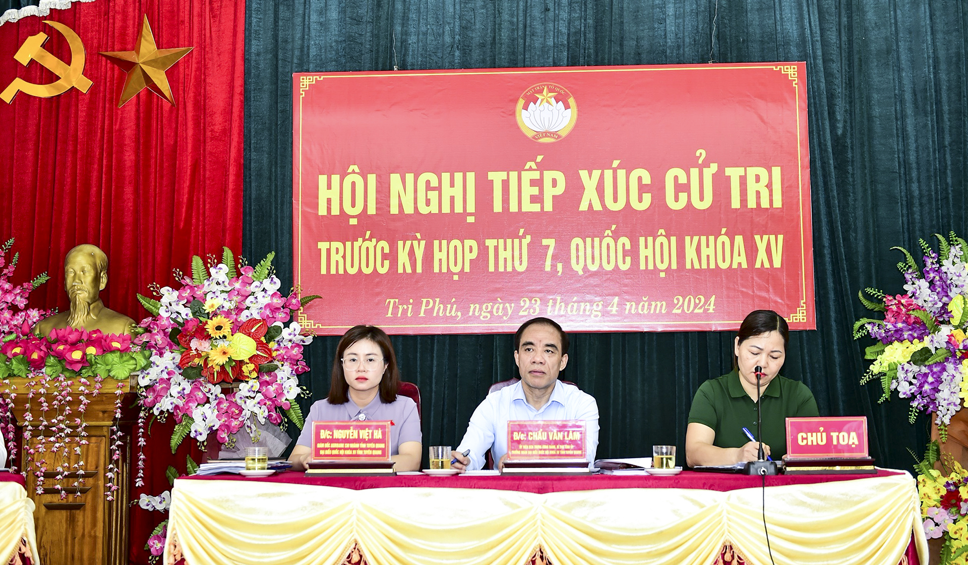 Đồng chí Bí thư Tỉnh uỷ Chẩu Văn Lâm tiếp xúc cử tri xã Tri Phú trước kỳ họp thứ 7, Quốc Hội khóa XV
