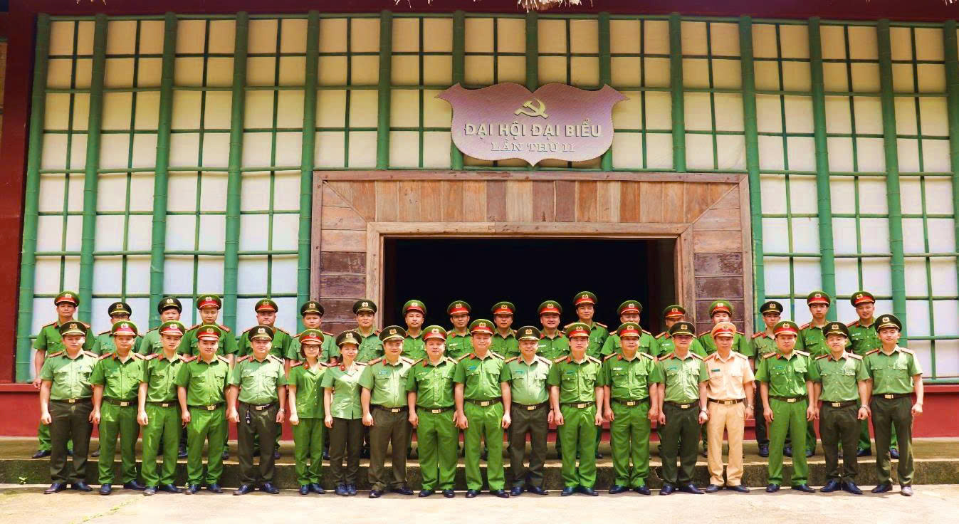 SÁU ĐIỀU BÁC HỒ DẠY CAND: KIM CHỈ NAM – VŨ KHÍ TƯ TƯỞNG – ĐỘNG LỰC LÀM NÊN MỌI THẮNG LỢI CỦA LỰC LƯỢNG CÔNG AN NHÂN DÂN