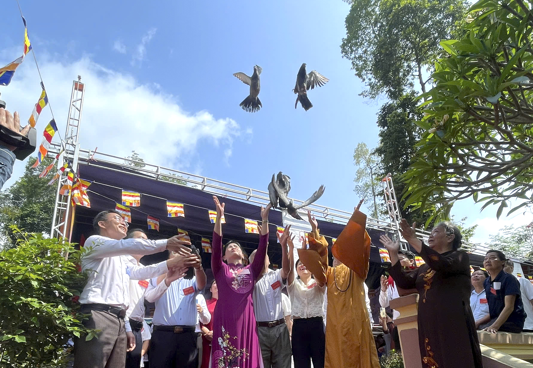 Lễ Hội chùa Bảo Ninh Sùng Phúc
