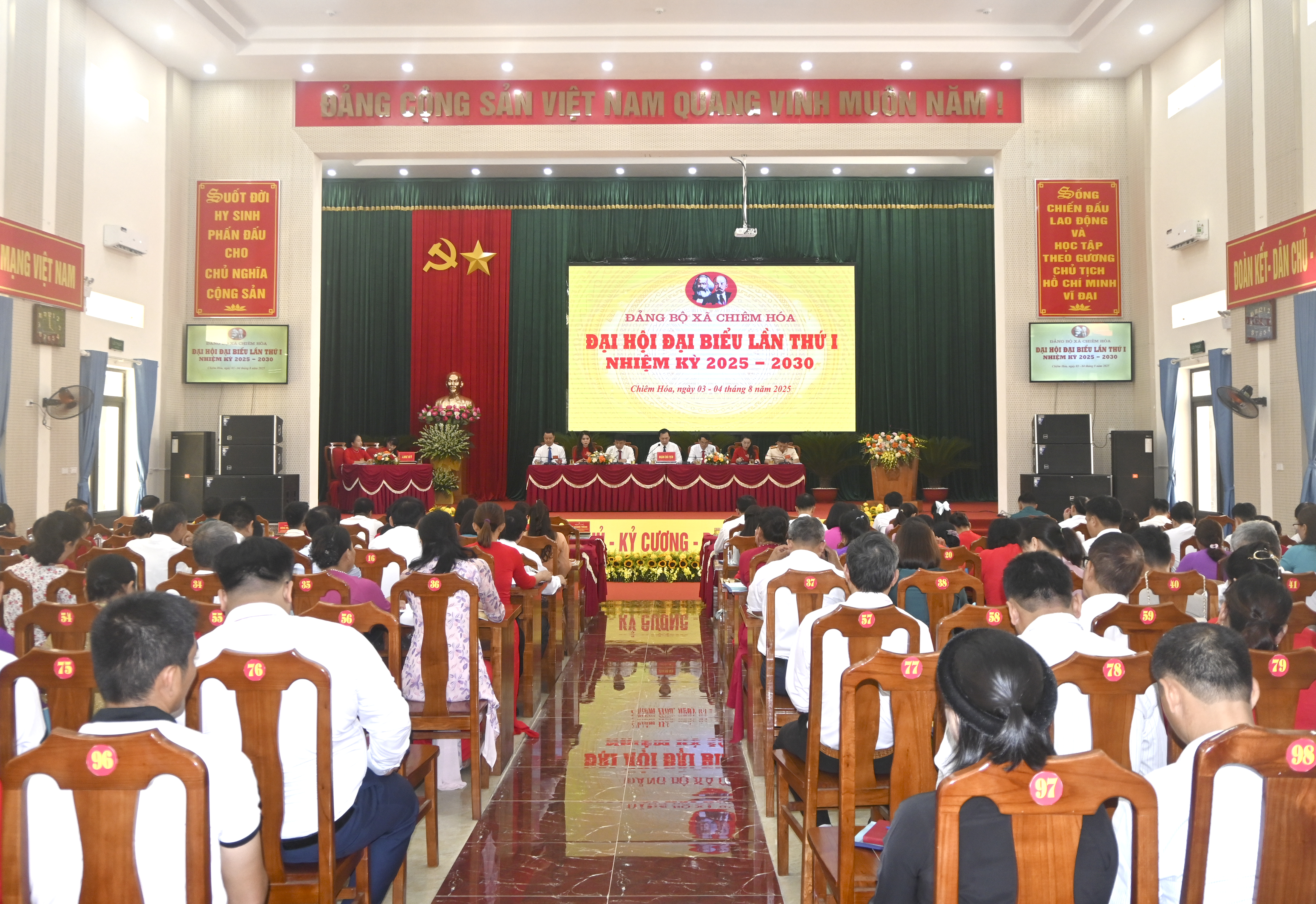 Phiên thứ nhất Đại hội đại biểu Đảng bộ xã Chiêm Hóa lần thứ I, nhiệm kỳ 2025 - 2030