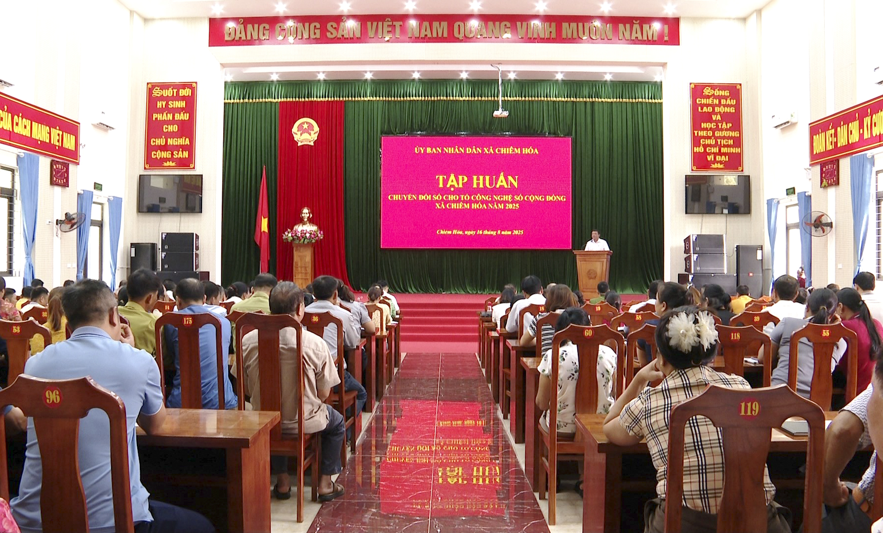 Lớp tập huấn về chuyển đổi số năm 2025 cho các thành viên Tổ công nghệ số cộng đồng 