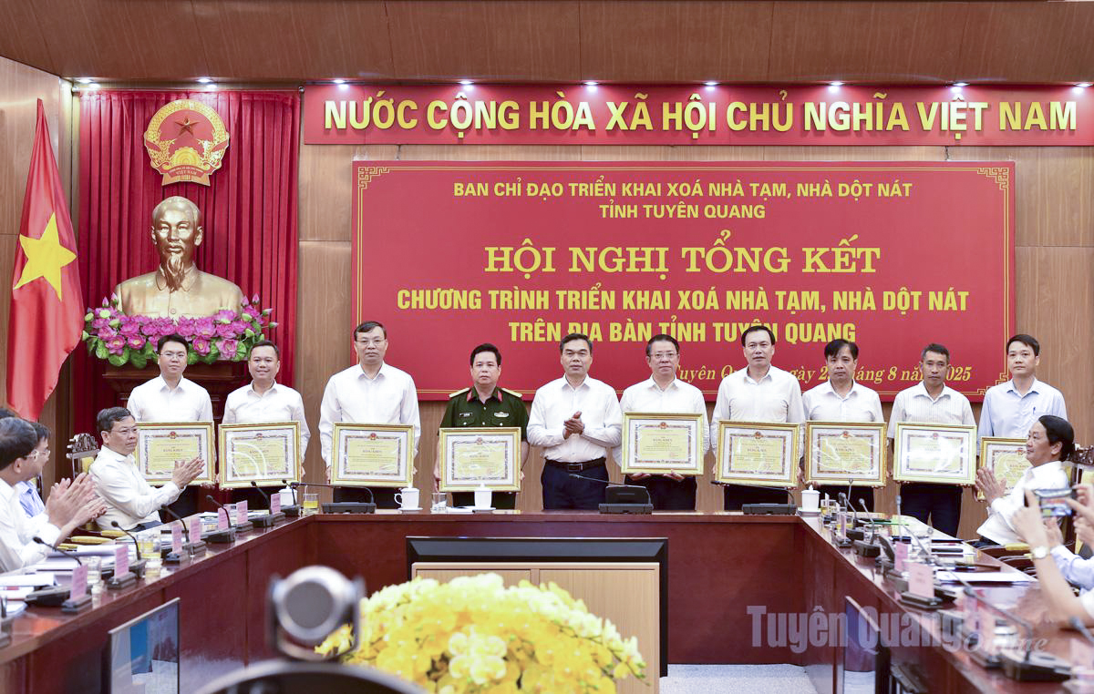 Hội nghị Tổng kết chương trình xóa nhà tạm, nhà dột nát trên địa bàn tỉnh Tuyên Quang