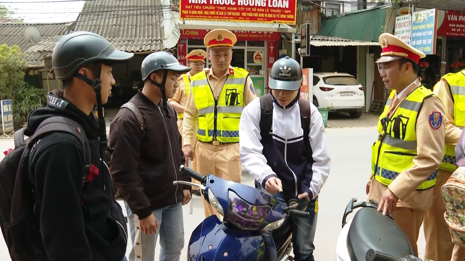Hiệu quả từ phân cấp đăng ký xe cho Công an cấp xã