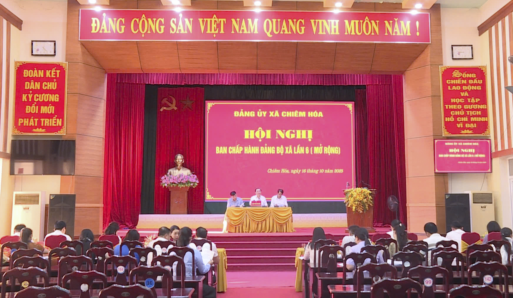 Hội nghị Ban Chấp hành Đảng bộ xã Chiêm Hoá
