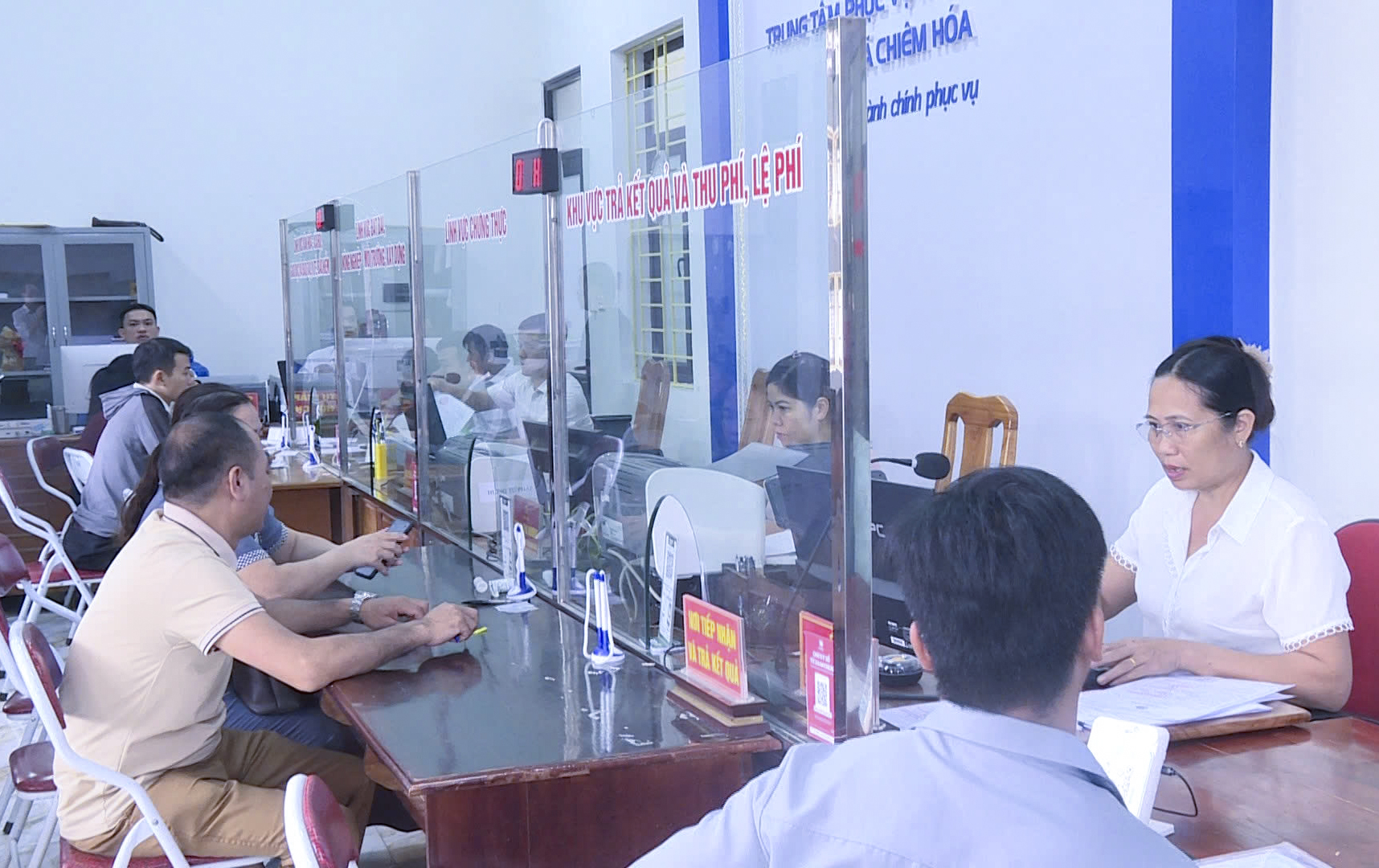 Trung tâm Phục vụ hành chính công xã Chiêm Hóa  thực hiện tốt cơ chế “một cửa|”, “một cửa liên thông”