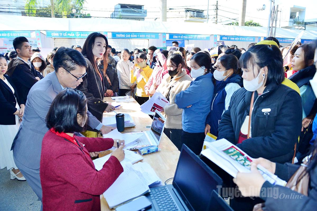 Giải quyết việc làm góp phần giảm nghèo bền vững