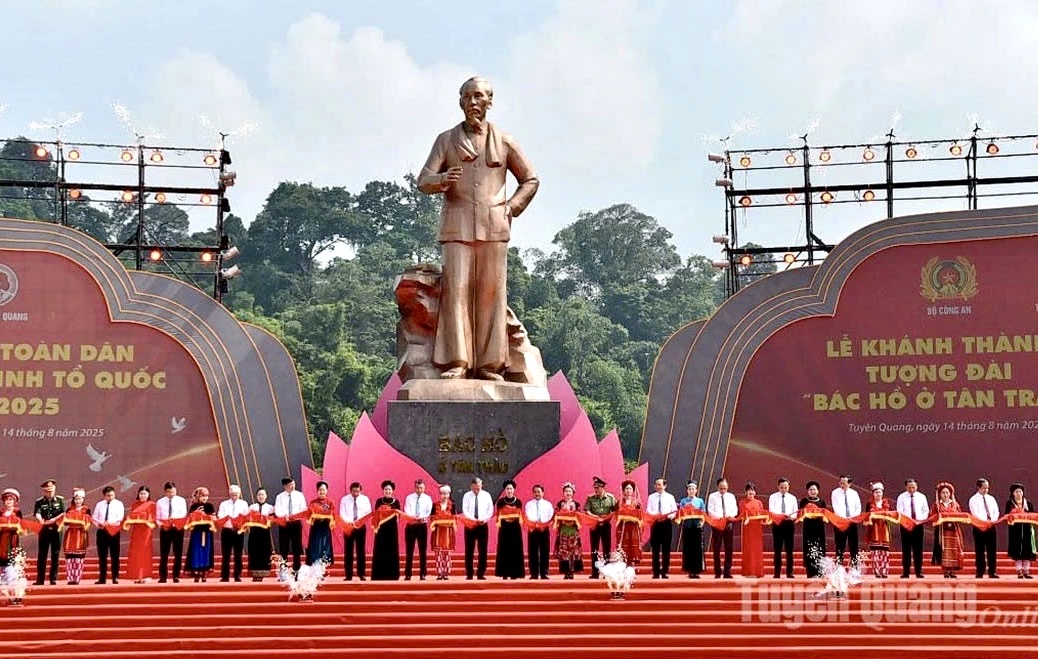 Bác dạy nêu gương