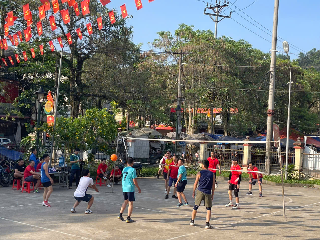 xã Chiêm Hóa đã sôi nổi tổ chức chương trình văn hóa, văn nghệ chào mừng kỷ niệm Giải phóng miền Nam 30/4/1975 và Ngày Quốc tế Lao động 1/5