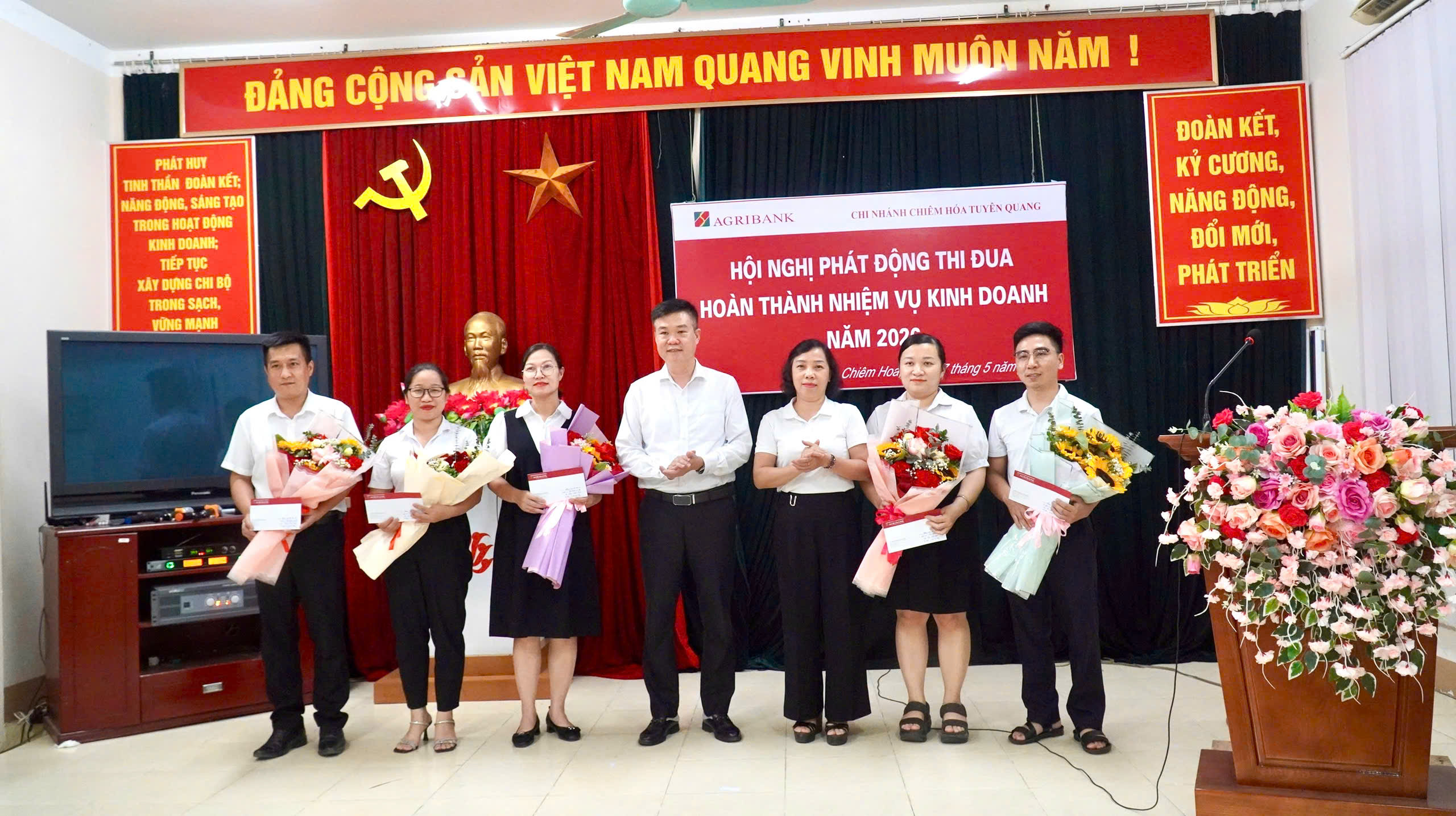 Agribank Chi nhánh Chiêm Hóa tổ chức Hội nghị vinh danh các tập thể, cá nhân xuất sắc tiêu biểu năm 2025 và phát động phong trào thi đua năm 2026